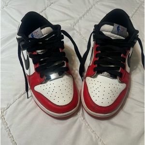 Brand:	Nike  Model: Nike Dunk Low GS
Color: red/white UK Shoe Size:8